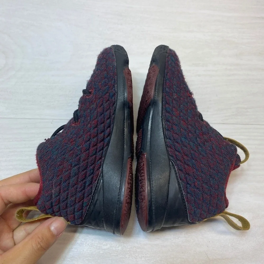 Nike Boys 10C LeBron 15 New Heights Basketball Shoes Burgundy Knit 922809-300